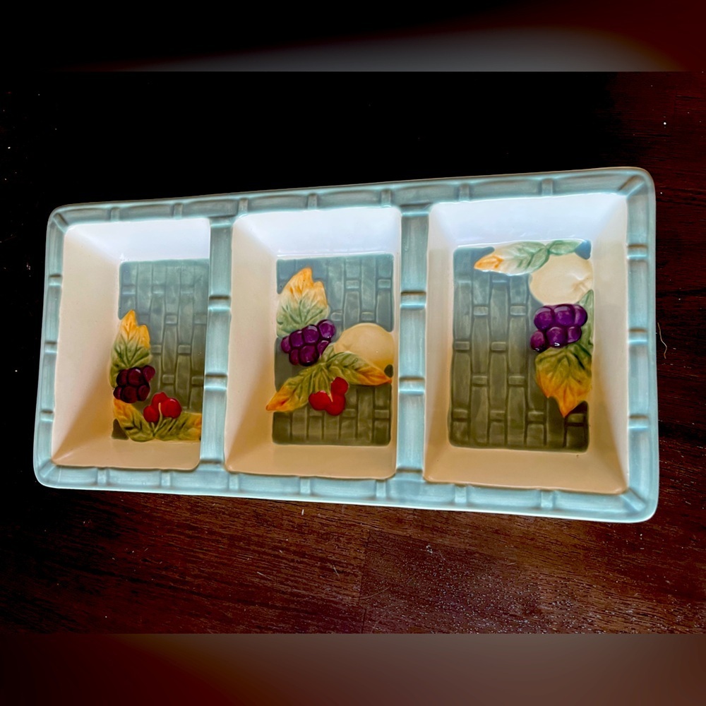 Pfaltzgraff Jamberry Basketweave 14” rectangular 3-part divided Dish